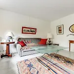 Spacieux Appartement Dans Un Quartier Paisible