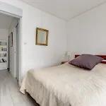 Spacieux Appartement Dans Un Quartier Paisible