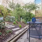 Appartement Design Avec Jardin Privatif