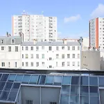 Spacious Cocoon With A Terrace View On The Canal