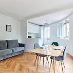 Montmartre Cozy 1Br Flat