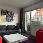 Eiffel Tower - Luxury 2 Bedroom Apartment