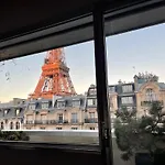 Eiffel Tower - Luxury 2 Bedroom Apartment