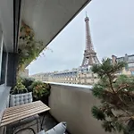 Eiffel Tower - Luxury 2 Bedroom Apartment