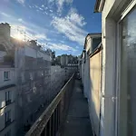 Arc De Triomphe - Champs Elysees - Super Emplacement - 5E Etage - Balcon - 60 M2