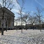 Arc De Triomphe - Champs Elysees - Super Emplacement - 5E Etage - Balcon - 60 M2