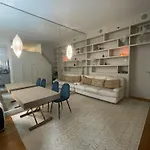 Elegant Studio Avec Mezzanine Porte Des Ternes