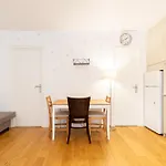 Lovely Flat Close To Arc De Triomphe