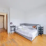 Cozy Apartment In Paris With Kitchen