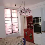 Superb Apartment In The Marais