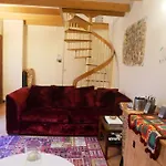 Rare Villa Avec Jardin Privatif Au Centre De Paris