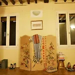 Rare Villa Avec Jardin Privatif Au Centre De Paris