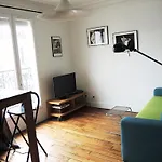 Private Room With Bathroom In Sunny Flat
