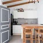 Cozy And Modern Apartment In Paris