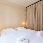 Central & Spacious Apartment For 6
