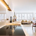 Central & Spacious Apartment For 6