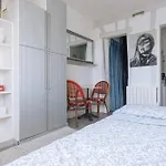 Very Central Studio Apartment For 2 In Paris