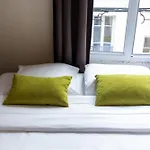 Pied-A-Terre Near Bastille & Voltaire Paris 11Th