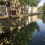 A Paris, Au Bord De L\'Eau