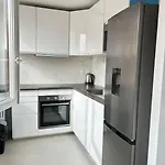 Spacious Accommodation Near Carre De Baudouin Bua