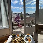 Nice 2 Bedrooms Flat In The Center Of Paris With Terrasse And Incredible View