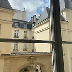 Golden Braque: Luxury Meet History