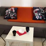 Petit Studio Renove Proche Place Republique 75011
