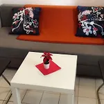 Petit Studio Renove Proche Place Republique 75011