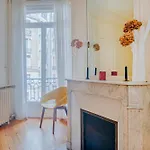 Prestigious Triangle D\'Or 2Br Champs-Elysee - Montaigne
