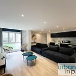 Urban Flat 182 - Spacious 4 Bedroom Flat In Paris