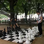 A Paris, Au Bord De L\'Eau