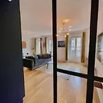 Appartement Elegant & Chic A Paris