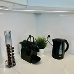 Newly Refurbished Modern Studio