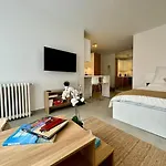 Newly Refurbished Modern Studio