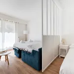 Stylish 1Bd Flat With Patio Rue Des Petites Ecuries