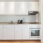 Stylish 1Bd Flat With Patio Rue Des Petites Ecuries