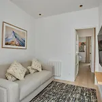 Apartment Le Marais Centre De Paris By Studio Prestige