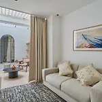 Apartment Le Marais Centre De Paris By Studio Prestige