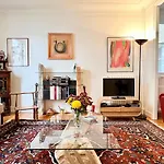 116 - Paris 15Eme Elegant Pied-A-Terre De 80M2