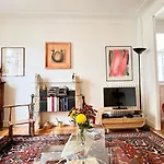 116 - Paris 15Eme Elegant Pied-A-Terre De 80M2