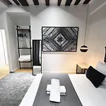 Urban Flat 69 - Beautiful Parisian Apartment In Center Of Paris