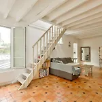 Stunning Duplex Near Place De La Nation