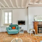 Stunning Duplex Near Place De La Nation