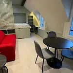 Charmant Studio Renove Avec Vue Sur Les Toits De Paris 7E Arrondissement