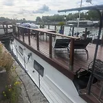 Parisiandaydreamhouseboat