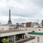 Champs Elysees I Vue Sur Tour Eiffel & Spacieux