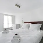 Off Bright Apartment In Heart Of Haut Marais