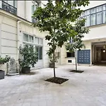 L\'Avenue Montaigne