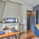 Quiet Bright Apartment
