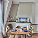 Quiet Bright Apartment